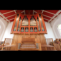 Norderney, Inselkirche, Spieltisch und Orgel (beleuchtet)