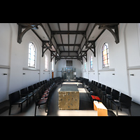 Norderney, St. Ludgerus, Innenraum in Richtung Orgel