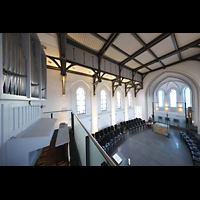 Norderney, St. Ludgerus, Seitlicher Blick von der Orgelempore in die Kirche