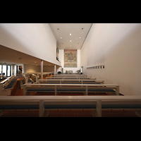 Norderney, Kath. Kirche Stella Maris, Innenraum in Richtung Altar