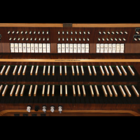 Norderney, Kath. Kirche Stella Maris, Spieltisch