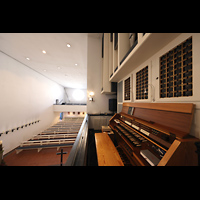 Norderney, Kath. Kirche Stella Maris, Blick vom Spieltisch in die Kirche