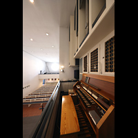 Norderney, Kath. Kirche Stella Maris, Blick vom Spieltisch in die Kirche