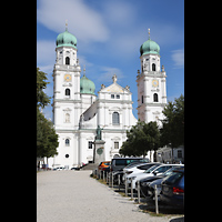Domplatz mit Dom Passau, Dom St. Stephan, Domplatz mit Dom