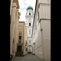 Zengergasse mit Blick zum rechten Turm Passau, Dom St. Stephan, Zengergasse mit Blick zum rechten Turm