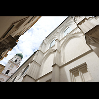 Blick von der Zengergasse nach oben auf Turm und spätgotische Chorwand Passau, Dom St. Stephan, Blick von der Zengergasse nach oben auf Turm und spätgotische Chorwand