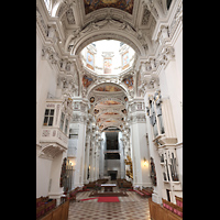 Blick vom Chorraum ins Hauptschiff zur ausgebauten Hauptorgel (Baustelle 2024) Passau, Dom St. Stephan, Blick vom Chorraum ins Hauptschiff zur ausgebauten Hauptorgel (Baustelle 2024)