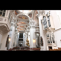 Seitlicher Blick auf Chororgel und neue nördliche Balkonorgel (im Schweller) Passau, Dom St. Stephan, Seitlicher Blick auf Chororgel und neue nördliche Balkonorgel (im Schweller)