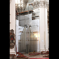 Ausgebaute gelagerte Prospektpfeifen der Hauptorgel und neue südliche Balkonorgel Passau, Dom St. Stephan, Ausgebaute gelagerte Prospektpfeifen der Hauptorgel und neue südliche Balkonorgel
