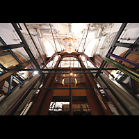 20 Tonnen-Stahlgerüst im Aufbau hinter dem Hauptorgelgehäuse (2025) Passau, Dom St. Stephan, 20 Tonnen-Stahlgerüst im Aufbau hinter dem Hauptorgelgehäuse (2025)