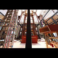 20 Tonnen-Stahlgerüst im Aufbau hinter dem Hauptorgelgehäuse (2025) Passau, Dom St. Stephan, 20 Tonnen-Stahlgerüst im Aufbau hinter dem Hauptorgelgehäuse (2025)