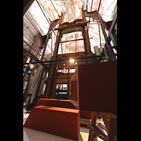 20 Tonnen-Stahlgerüst im Aufbau hinter dem Hauptorgelgehäuse (2025) Passau, Dom St. Stephan, 20 Tonnen-Stahlgerüst im Aufbau hinter dem Hauptorgelgehäuse (2025)