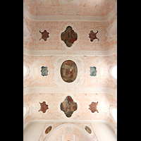 Pfaffenhofen a.d. Roth, St. Martin, Deckenfresken: St. Martin an der Tafel der Kaiserin (oben), St. Martin (Mitte) und Mystische Vermhlung der Jungfrau Katharina (unten)