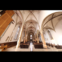 Rheine, St. Dionysius, Blick vom Chorraum an der Orgel vorbei zur Westwand