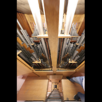 Rheine, St. Dionysius, Blick vom Hauptwerk (obere Etage) durch den Leitergang nach unten