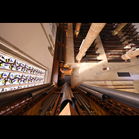 Rheine, St. Dionysius, Blick vom Positiv entlang des Orgelprospekts nach unten