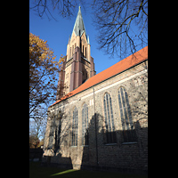 Schleswig, Dom St. Petri, Blick von S�dosten auf den Turm und das s�dliche Seitenschiff