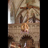 Schleswig, Dom St. Petri, Lettner am Choreingang (1480) mit Kreuzigungsgruppe (um 1500)