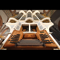 Schleswig, Dom St. Petri, Hauptorgel mit Spieltisch perspektivisch