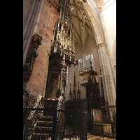 Ulm, Mnster, Chorraum mit Sakramentshaus (links) und Chororgel (rechts)