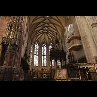 Ulm, Mnster, Chorraum mit Sakramentshaus (links) und Chororgel (rechts)