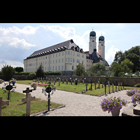Vilshofen, Benediktinerabtei St. Trinitatis, Ansicht vom Friedhof aus Nordosten