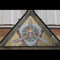Vilshofen, Benediktinerabtei St. Trinitatis, Trinitts-Mosaik ber dem Hauptportal