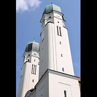 Vilshofen, Benediktinerabtei St. Trinitatis, Trme von Sdwesten