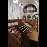 Vilshofen, Benediktinerabtei St. Trinitatis, Zentralspieltisch und Hauptorgel