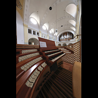 Vilshofen, Benediktinerabtei St. Trinitatis, Zentralspieltisch und Hauptorgel