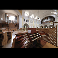 Vilshofen, Benediktinerabtei St. Trinitatis, Blick vom Zentralspieltisch auf Hauptorgel und Evangelienorgel