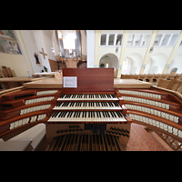 Vilshofen, Benediktinerabtei St. Trinitatis, Zentralspieltisch und Evangelienorgel