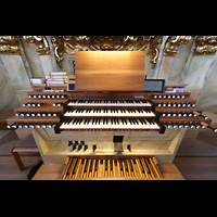 Vilshofen, Stadtpfarrkirche St. Johannes der Tufer, Spieltisch
