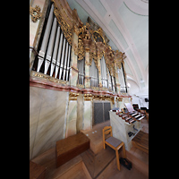 Vilshofen, Stadtpfarrkirche St. Johannes der Tufer, Orgel mit Spieltisch seitlich