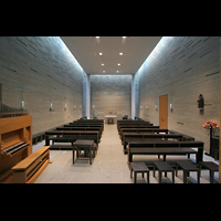 Berlin, Katholische Akademie, St. Thomas von Aquin, Innenraum / Hauptschiff in Richtung Altar