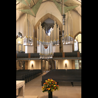 Stuttgart, Stiftskirche, Blick vom Altarraum zur Orgel
