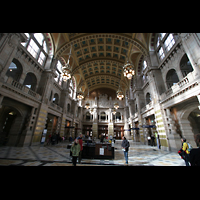Glasgow, Kelvingrove Museum, Concert Hall, Haupthalle mit Orgel