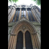 Blick vom Chor auf die Chororgel und gro�e Orgel