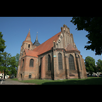 Gransee, Stadtkirche St. Marien, Seitenansicht vom Chor aus