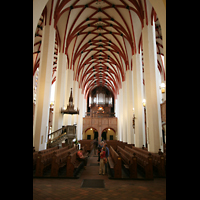 Innenraum / Hauptschiff in Richtung Sauer-Orgel