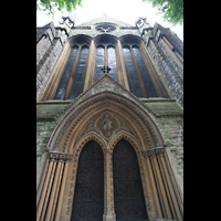 London, St. Mary Abbots, Fassade mit Hauptportal
