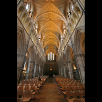 London, St. Saviour Cathedral, Innenraum / Hauptschiff in Richtung Rückwand