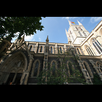 London, St. Saviour Cathedral, Seitenansicht mit Turm