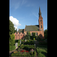 Basedow, Dorfkirche, Kirche mit Friedhof