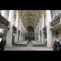 Halle (Saale), Dom, Innenraum / Hauptschiff in Richtung Orgel