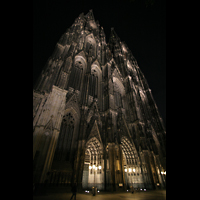 Köln (Cologne), Dom St. Peter und Maria, Front bei Nacht
