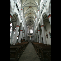 Odenthal, Dom, Innenraum / Hauptschiff in Richtung Chor