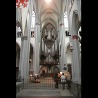 Odenthal, Dom, Blick in die Vierung zur Orgel