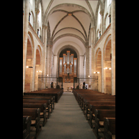 Innenraum / Hauptschiff in Richtung Orgel