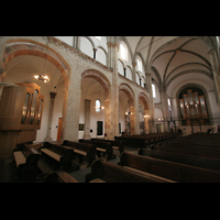 Seitenschiff und Orgel